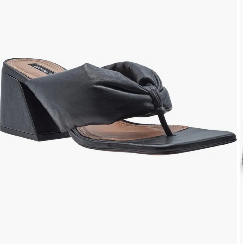 BCBGMaxazria Women's Black Callie Thong Sandals